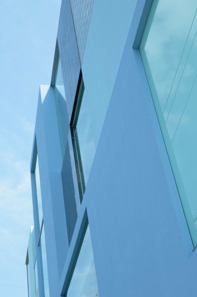 On the Corner / Eastern Design Office