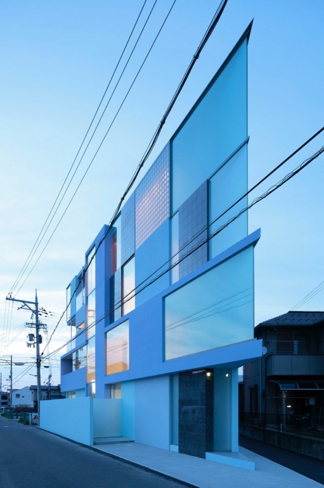 On the Corner / Eastern Design Office
