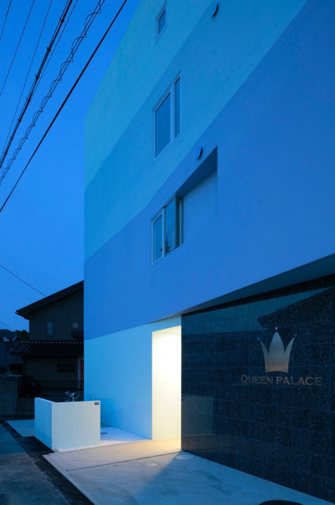 On the Corner / Eastern Design Office