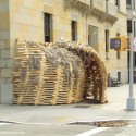 Sukkah 'In the Field' Installation (1) Sukkah 'In the Field' Installation (1) © Paul Clemence