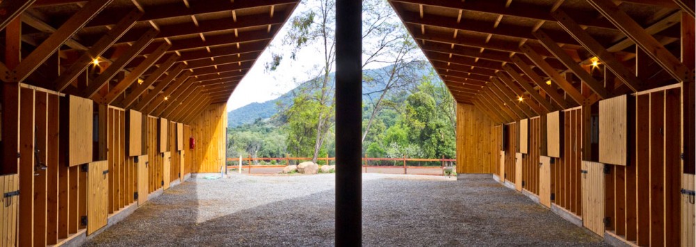 Horse Stable / Duval + Vives Arquitectos