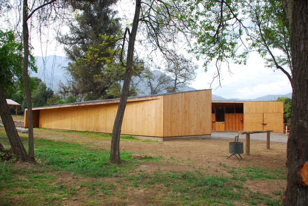 Horse Stable / Duval + Vives Arquitectos