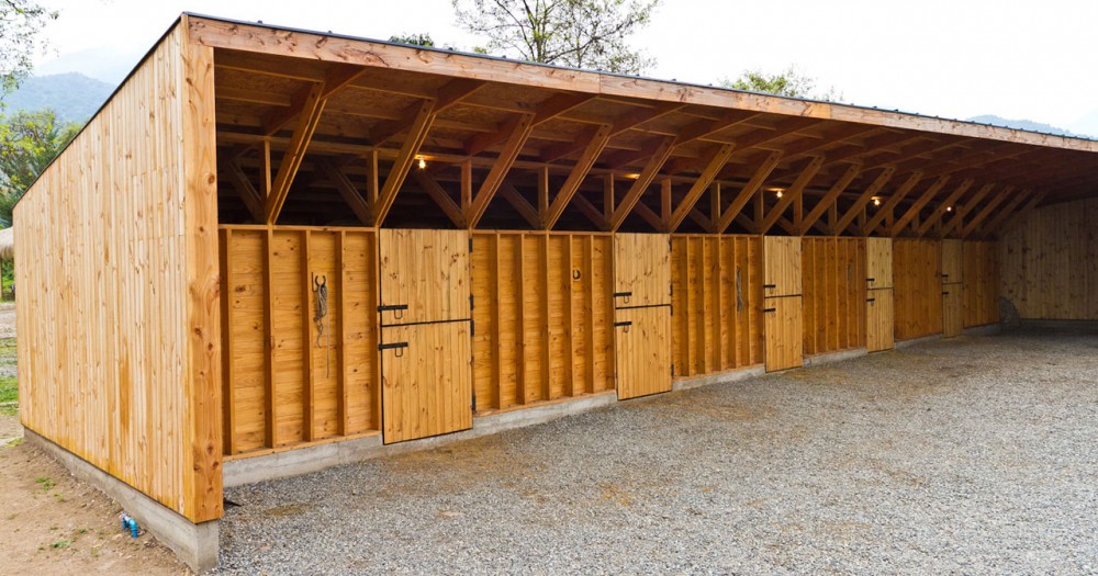 Horse Stable / Duval + Vives Arquitectos