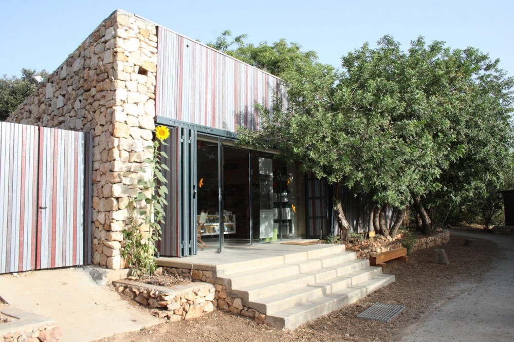 Gutman Visitor Center at the Jerusalem Bird Observatory / Weinstein Vaadia Architects