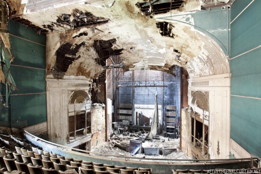 After the Final Curtain : Abandoned Theaters / Matt Lambros