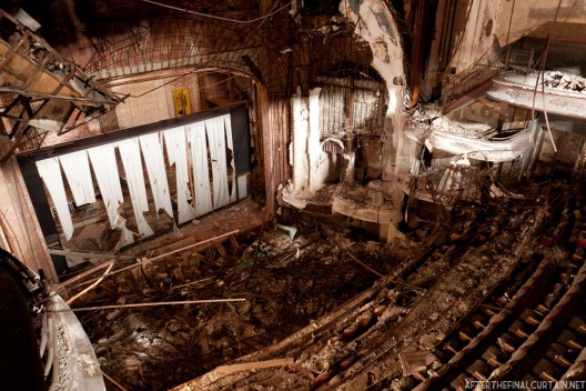 After the Final Curtain : Abandoned Theaters / Matt Lambros