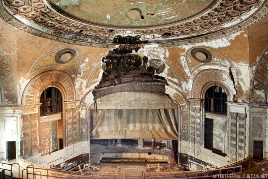After the Final Curtain : Abandoned Theaters / Matt Lambros