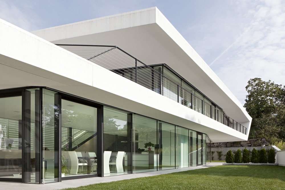 Giacomuzzi Commercial Building / monovolume architecture + design