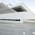Giacomuzzi Commercial Building / monovolume architecture + design Giacomuzzi Commercial Building / monovolume architecture + design © Simon Constantini