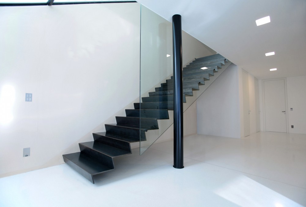 Giacomuzzi Commercial Building / monovolume architecture + design