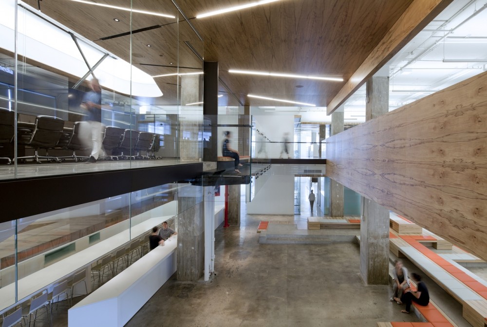 Horizon Media Office / a + i architecture