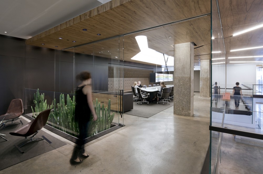 Horizon Media Office / a + i architecture