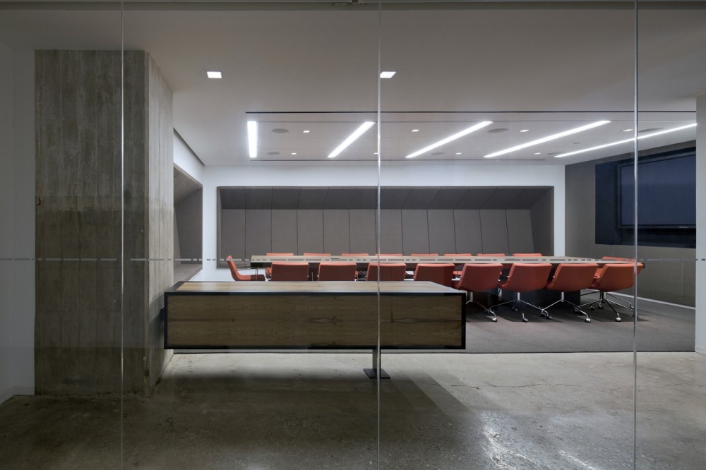 Horizon Media Office / a + i architecture