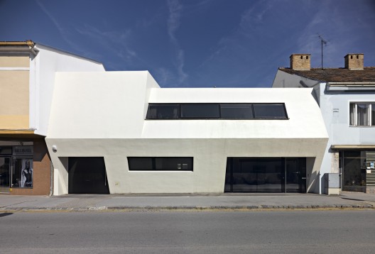 White Monolith / LOSTINARCHITECTURE (6)