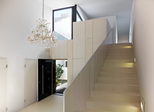 White Monolith / LOSTINARCHITECTURE (3)