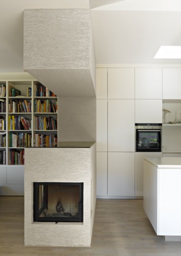 White Monolith / LOSTINARCHITECTURE (2)