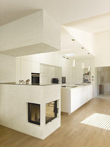 White Monolith / LOSTINARCHITECTURE (1)