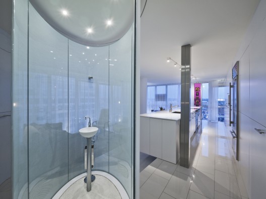 Redeveloper Apartment / Kariouk Associates (8)