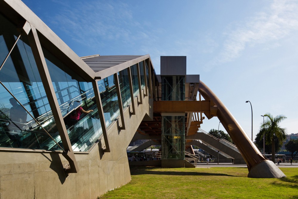 Cidade Nova Metro Station and Footbridge / JBMC Architecture