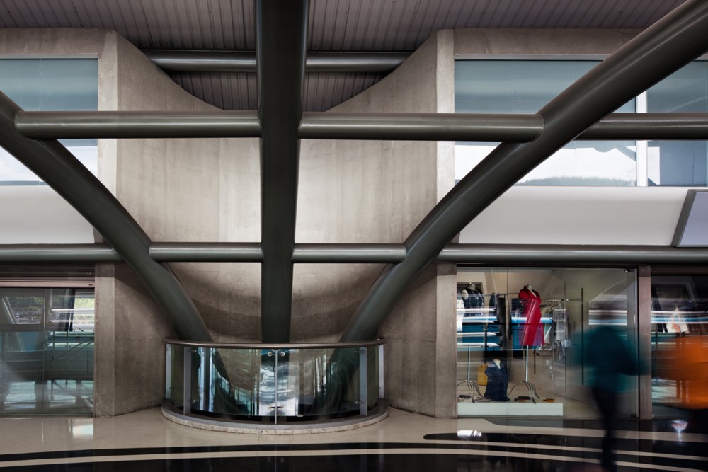 Cidade Nova Metro Station and Footbridge / JBMC Architecture
