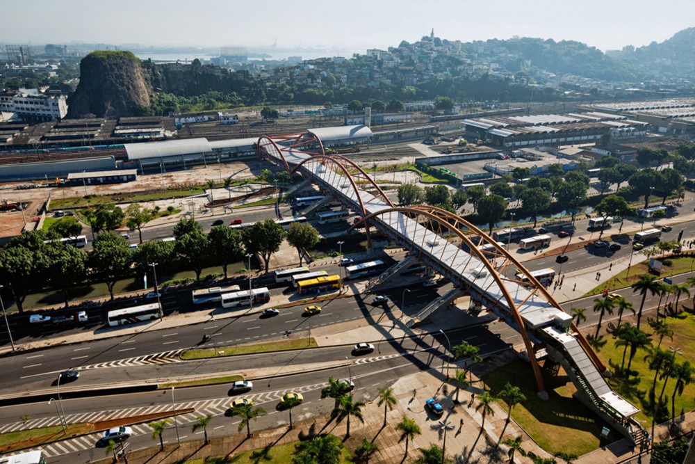 Cidade Nova Metro Station and Footbridge / JBMC Architecture