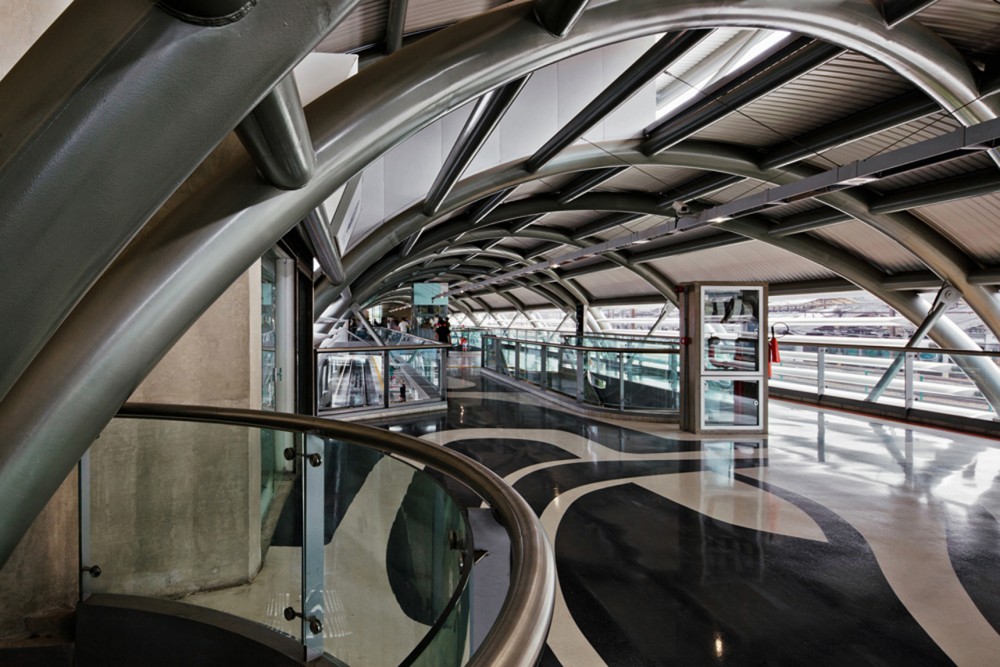 Cidade Nova Metro Station and Footbridge / JBMC Architecture