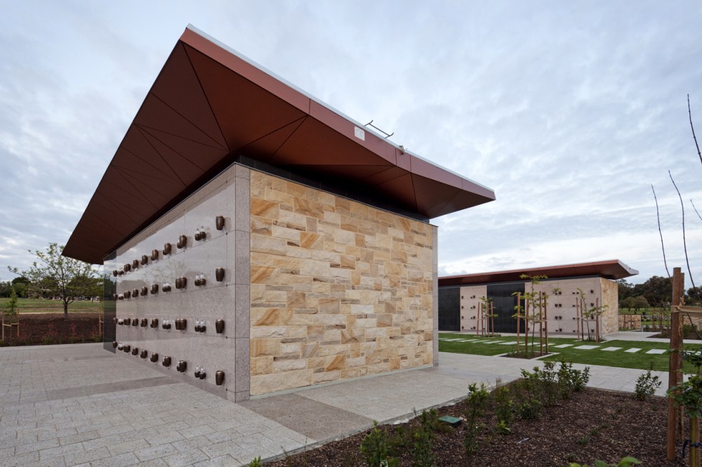 Enfield Mausoleum Extension / Greenway Architects