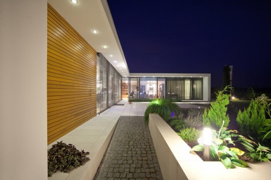 House with ZERO Stairs / Przemek Kaczkowski & Ola Targonska (2)