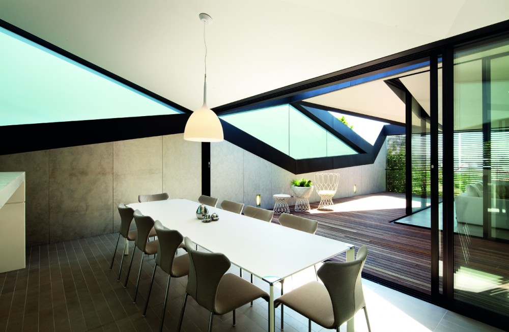 Pitched Roof House / Chenchow Little