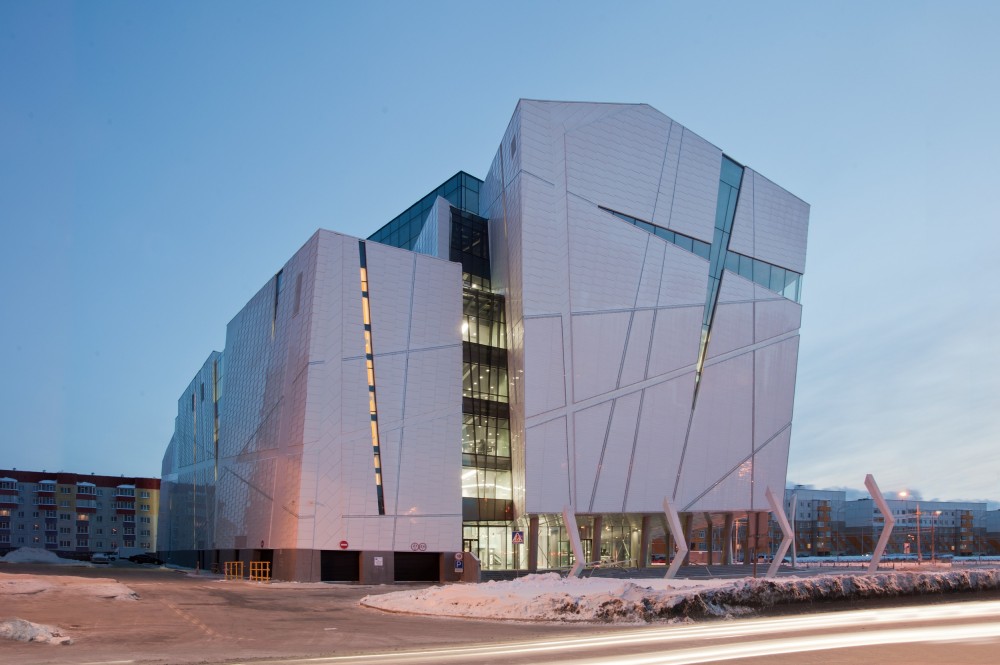 Vershina Trade and Entertainment Center / Erick van Egeraat
