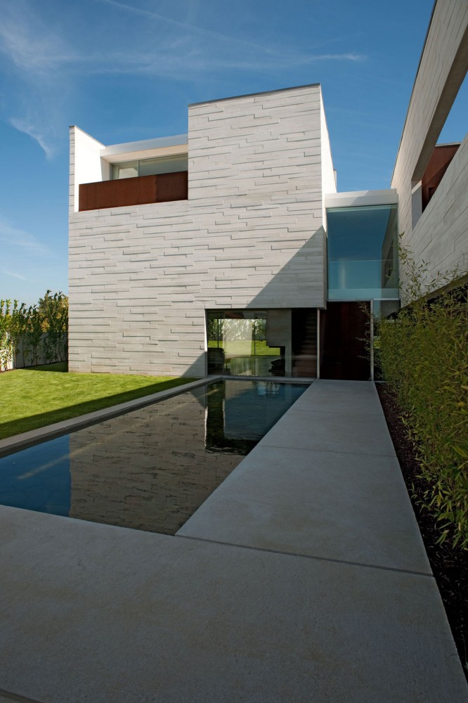 House in Aldoar / Topos Atelier de Arquitectura