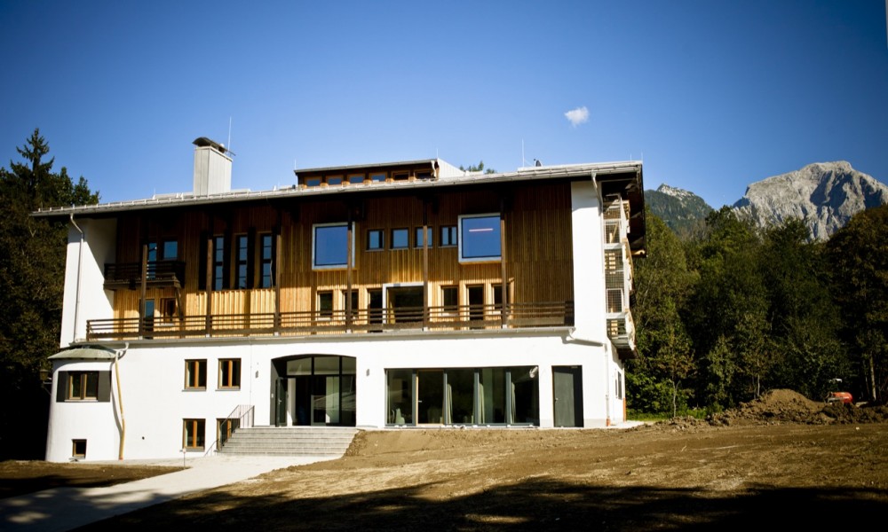Berchtesgaden Youth Hostel / LAVA