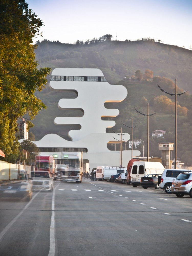 Sarpi Border Checkpoint in Georgia / J. Mayer H. Architects