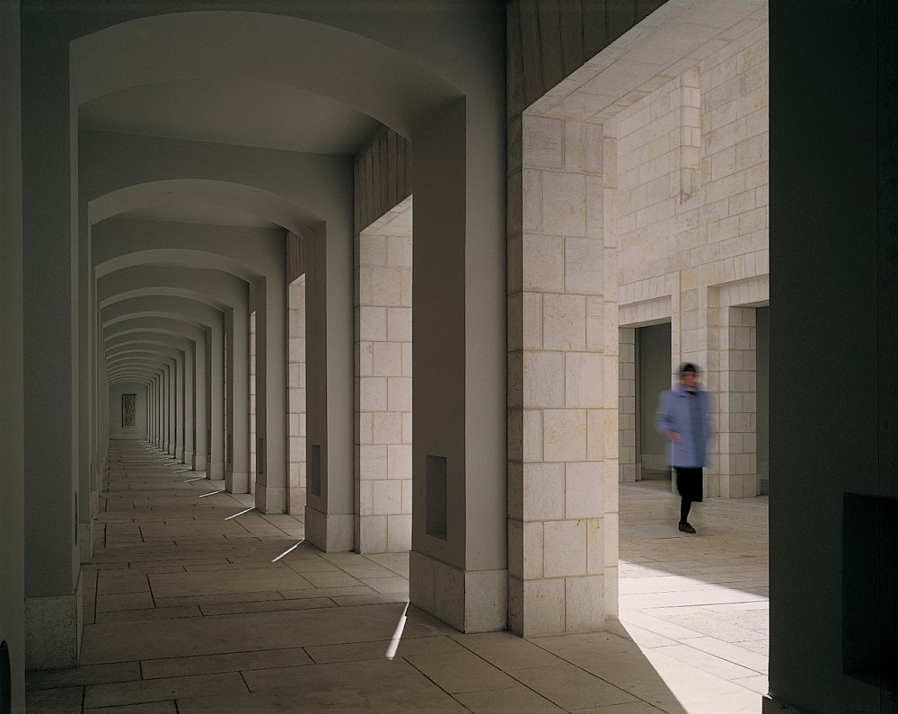 Supreme Court Building in Jerusalem / Ada Karmi-Melamede Architects & Ram Karmi