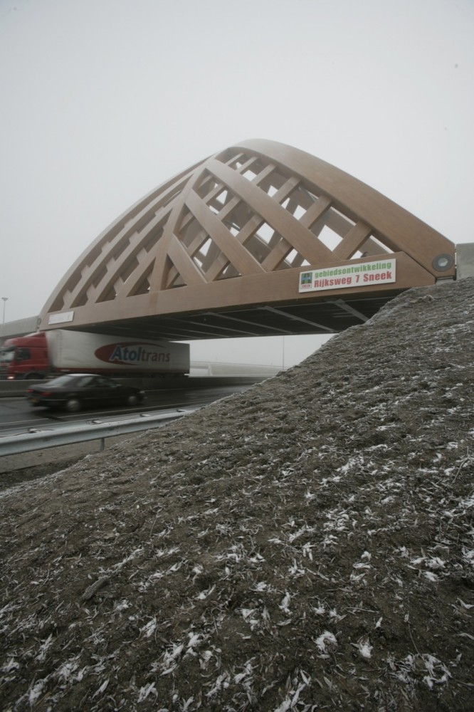 Sneek Bridge / Achterbosch Architectuur with Onix