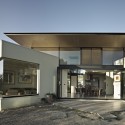 Hillside Habitat / Edwards Moore © Peter Bennetts