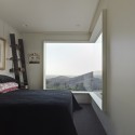 Hillside Habitat / Edwards Moore © Peter Bennetts