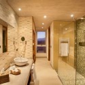 GRAN RESERVA bathroom (DUPLEX SUITE) Courtesy of A4 estudio