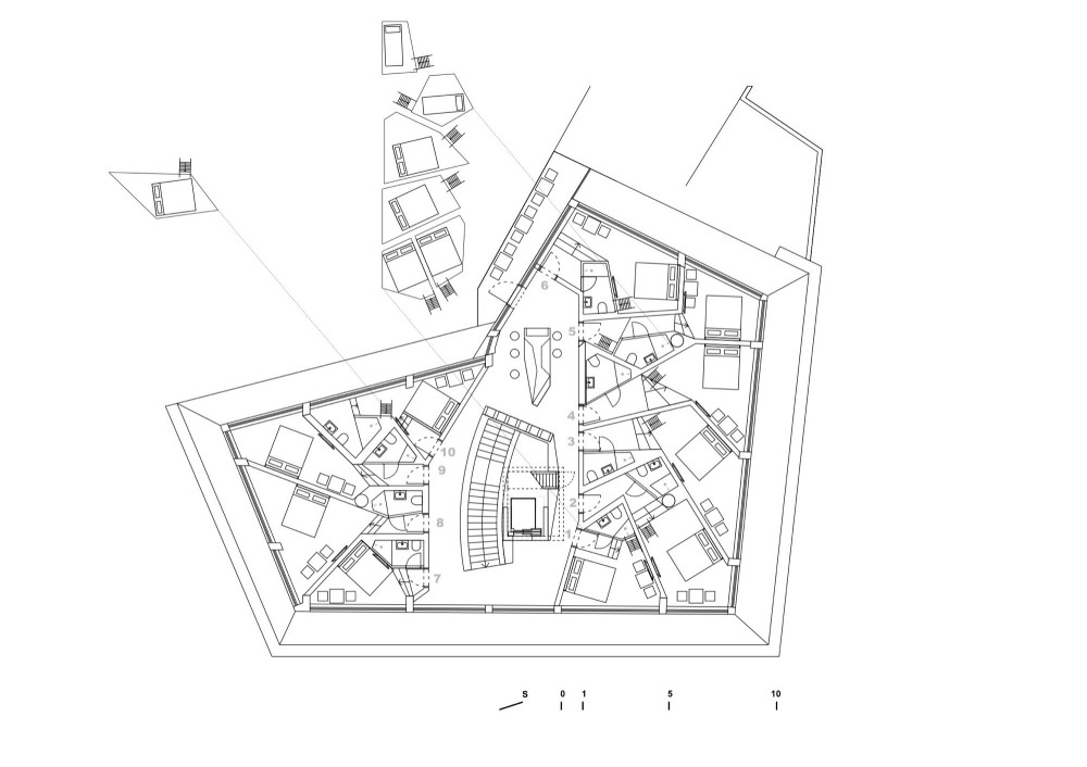 Hostel Golly±Bossy / Studio Up
