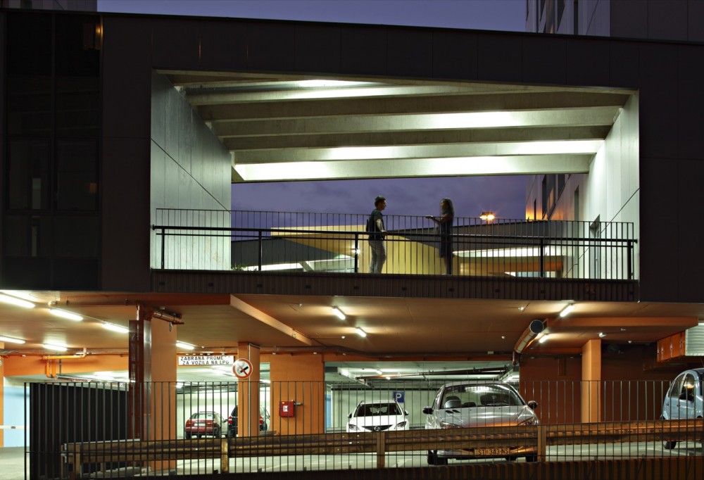 P10 Mixed Use Building / Studio Up