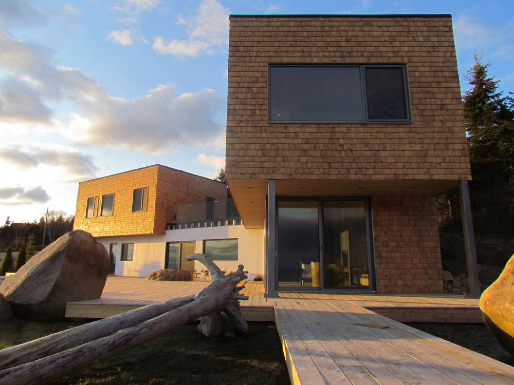 Les Terrasses Cap-á-l’aigle: Where Architecture and Nature Connect / MU Architecture