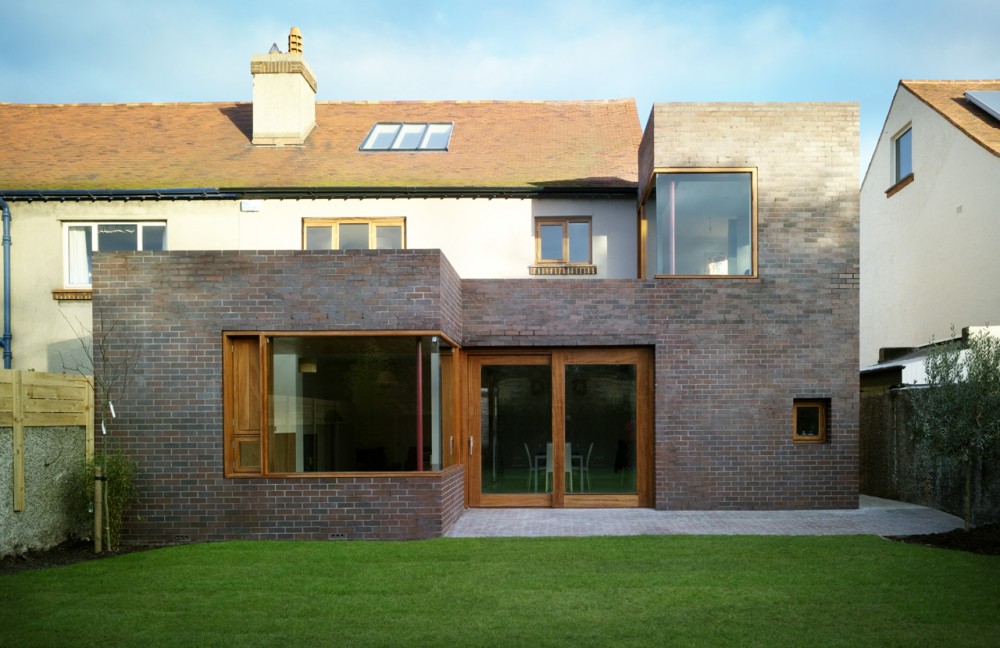 Brick Thickness / A2 Architects