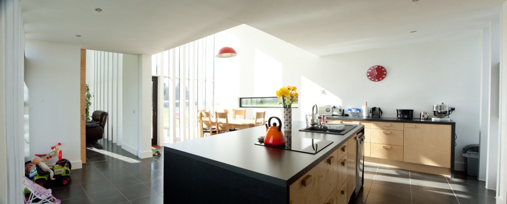 Solid Sanctuary / 4 Architecture