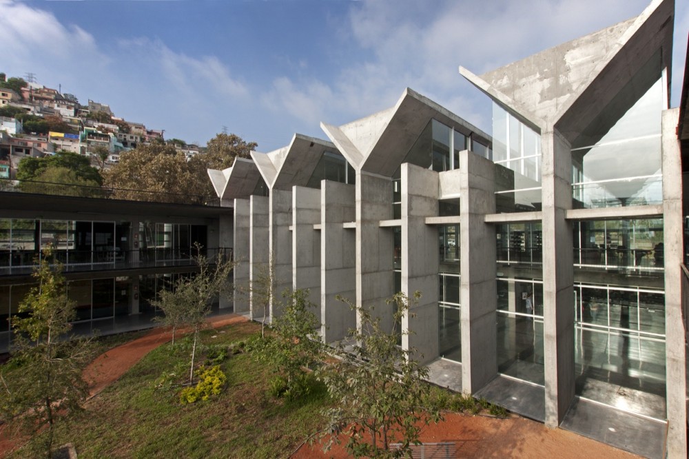 Independencia Community Center / Agustin Landa + Cátedra Blanca Workshop