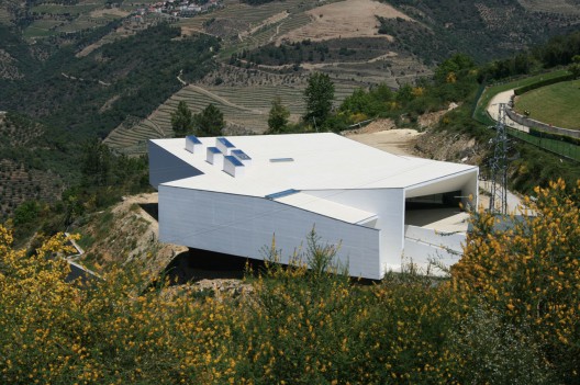 Tabuaço Municipal Pools / Topos Atelier de Arquitectur (10)