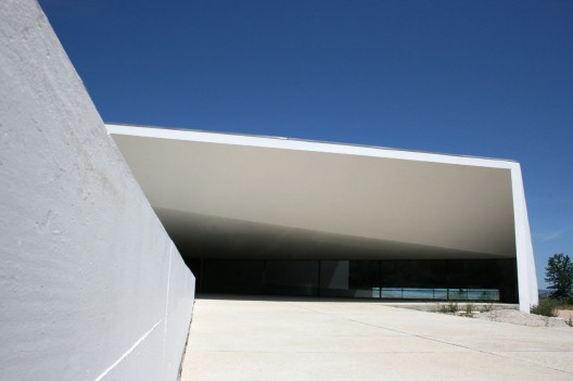 Tabuaço Municipal Pools / Topos Atelier de Arquitectur (8)