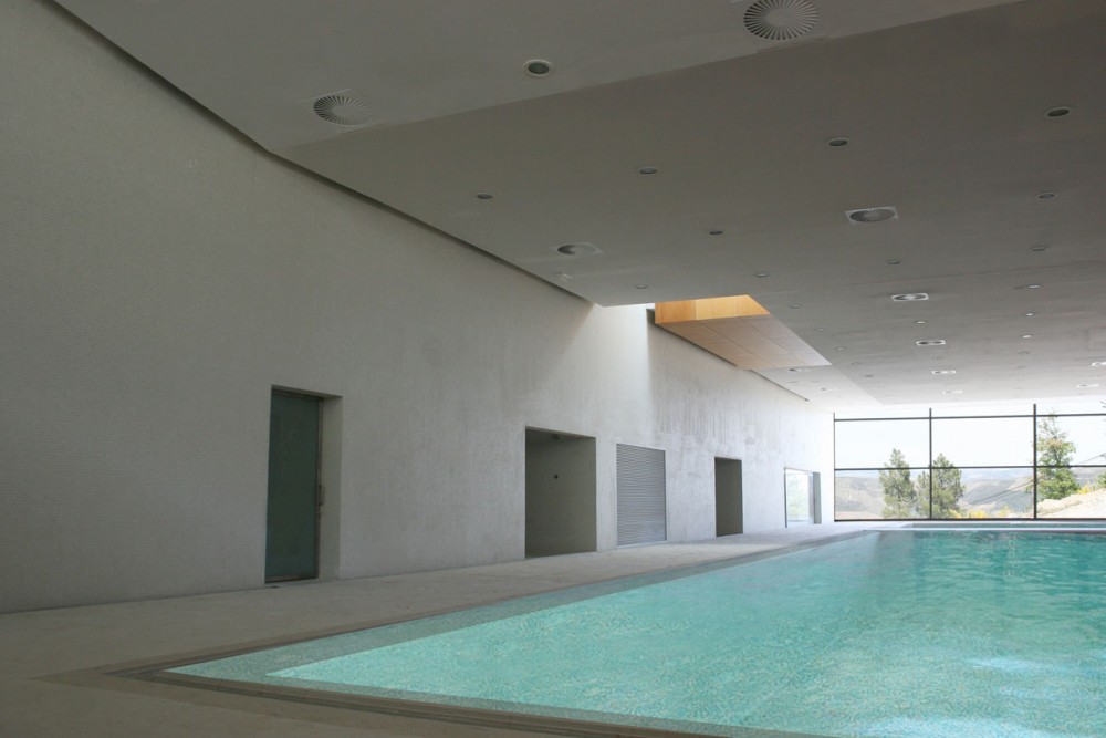 Tabuaço Municipal Pools / Topos Atelier de Arquitectura