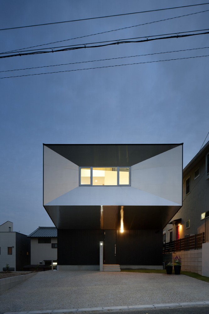 Hansha Reflection House / Studio SKLIM