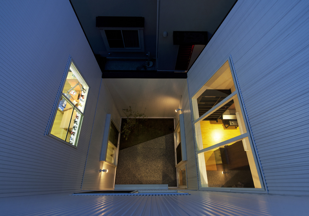 Hansha Reflection House / Studio SKLIM