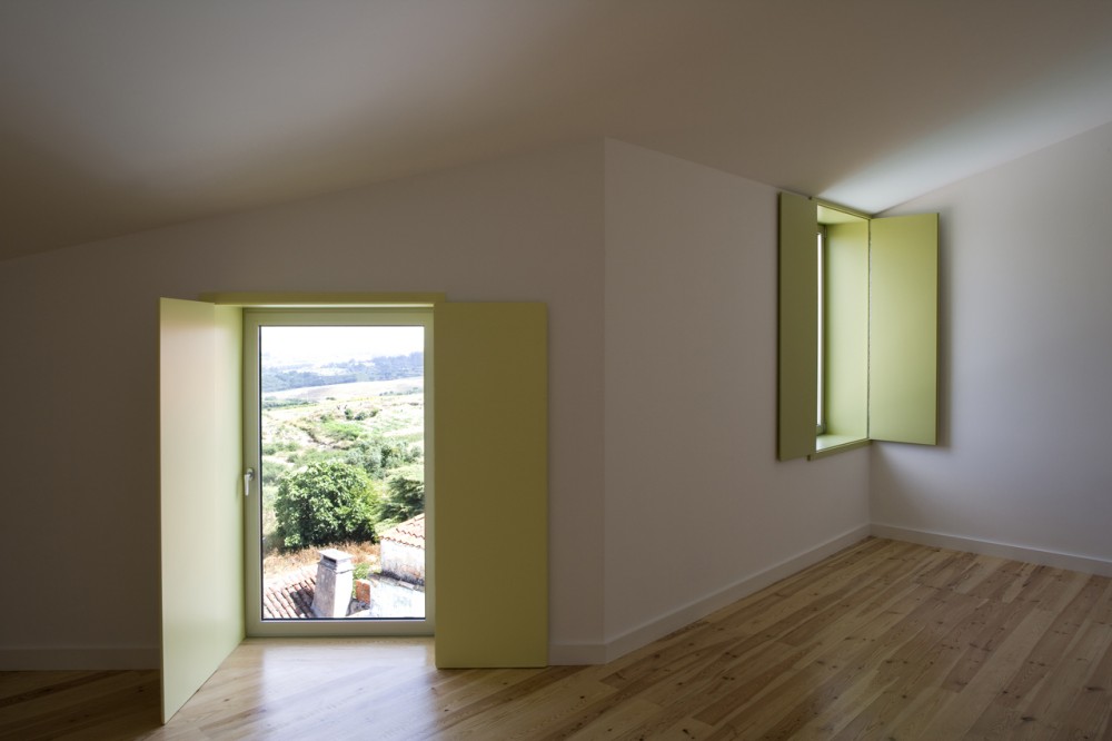 House in Sobral da Lagoa / Ricardo Bak Gordon (8) © Leonardo Finotti